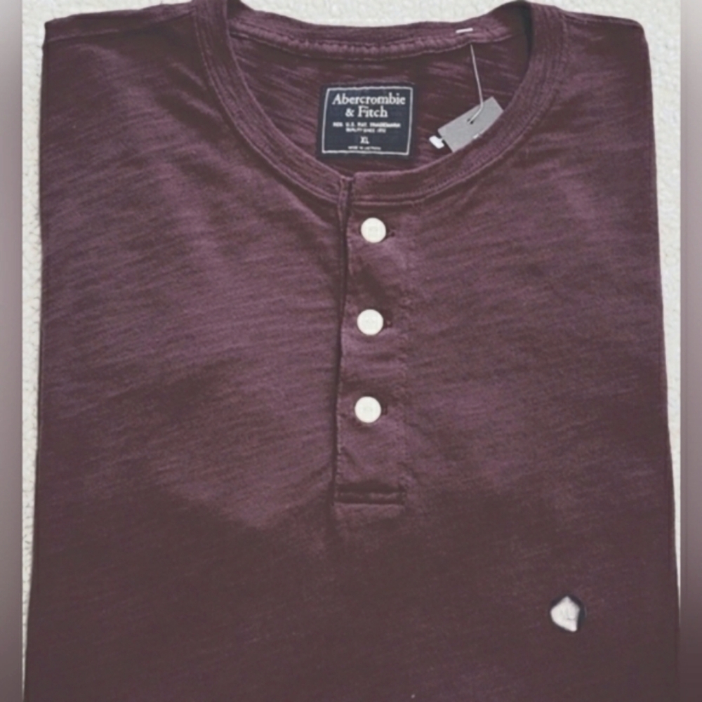 🔥Abercrombie & Fitch Henley T-Shirt w/3 Button Placket🔥
